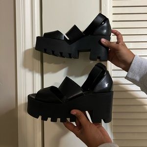 WINDSOR SMITH PUFFY BLACK SIZE 7